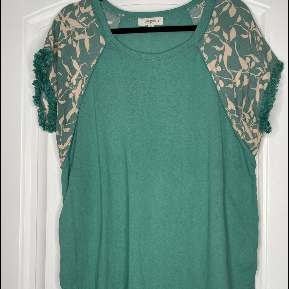 Umgee s/s too with frayed edges SZ XL